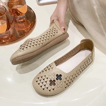 Модные белые женские дизайнерские туфли на плоской подошве с вырезами и цветочными впадинами, летняя женская обувь на плоской подошве 2023, Повседневные кожаные лоферы